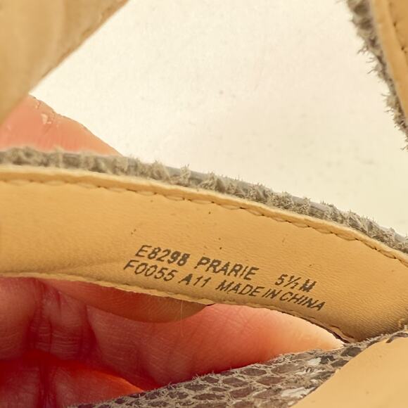 Calvin Klein High Heels Size 5.5 Gray Snakeskin Pattern Platform Prarie Stiletto - Picture 12 of 12